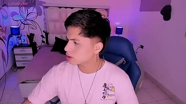 Snapshot of Niicky1_ chatting on December 23, 8:14 pm Niicky1  online show from December 23, 8:14 pm