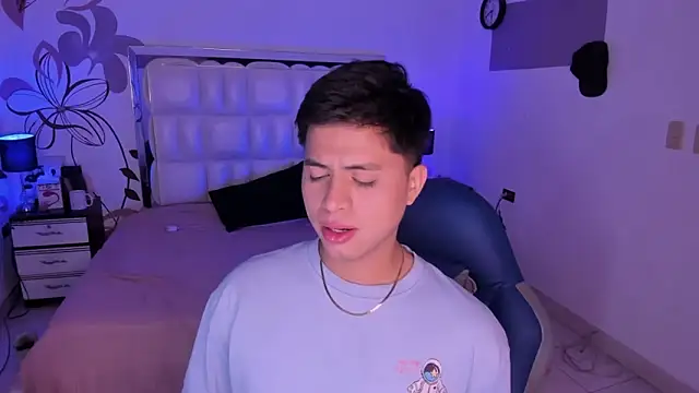 Snapshot of Niicky1_ chatting on December 30, 8:47 pm Niicky1  online show from December 30, 8:47 pm