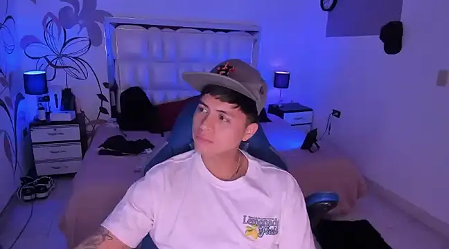 Snapshot of Niicky1_ chatting on January 3, 11:44 pm Niicky1  online show from January 3, 11:44 pm