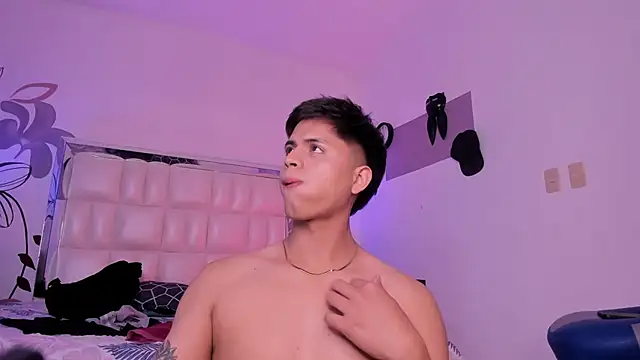 Snapshot of Niicky1_ chatting on January 16, 12:12 am Niicky1  online show from January 16, 12:12 am