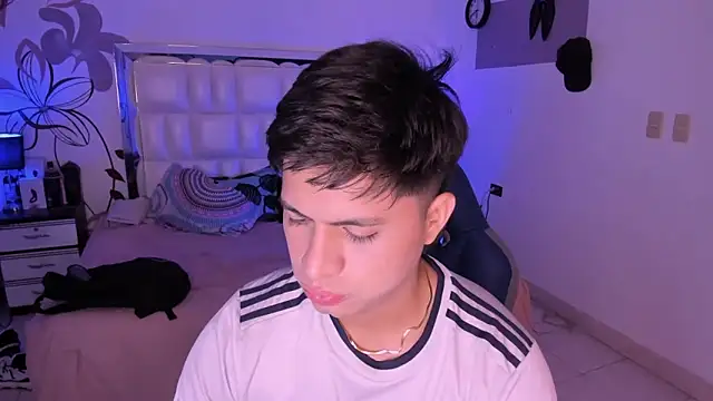 Snapshot of Niicky1_ chatting on January 23, 10:01 pm Niicky1  online show from January 23, 10:01 pm