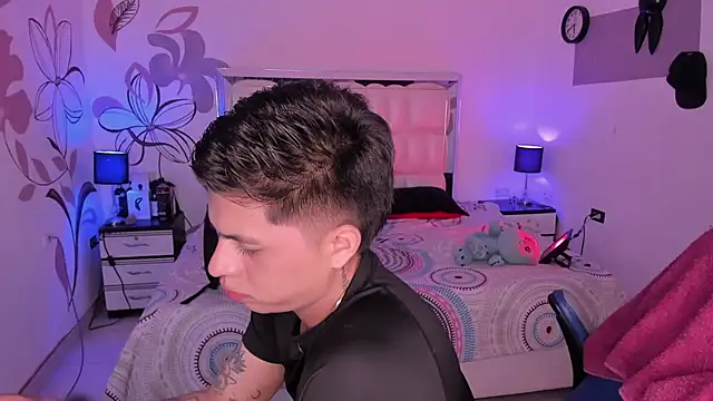 Snapshot of Niicky1_ chatting on February 10, 9:15 pm Niicky1  online show from February 10, 9:15 pm