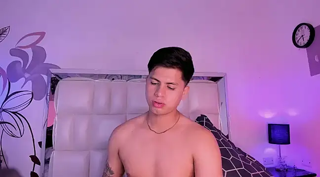 Snapshot of Niicky1_ chatting on February 23, 12:30 am Niicky1  online show from February 23, 12:30 am