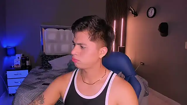 Snapshot of Niicky1_ chatting on March 12, 9:03 pm Niicky1  online show from March 12, 9:03 pm