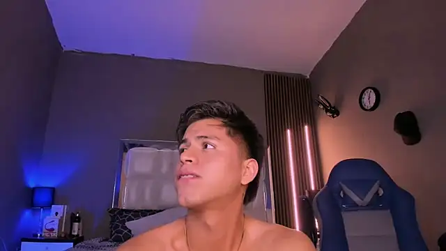 Snapshot of Niicky1_ chatting on March 13, 12:05 am Niicky1  online show from March 13, 12:05 am