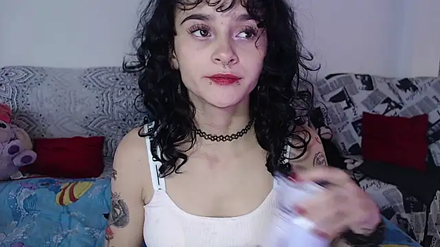 Snapshot of kitty22_ chatting on January 13, 2:11 pm kitty22 online show from January 13, 2:11 pm