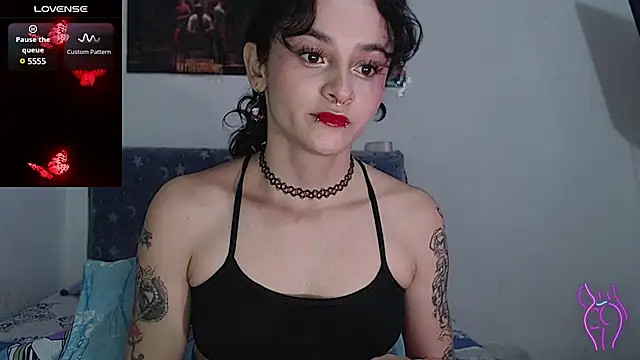 Snapshot of kitty22_ chatting on March 5, 3:51 pm kitty22 online show from March 5, 3:51 pm