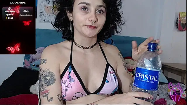 Snapshot of kitty22_ chatting on October 4, 1:53 pm kitty22 online show from October 4, 1:53 pm