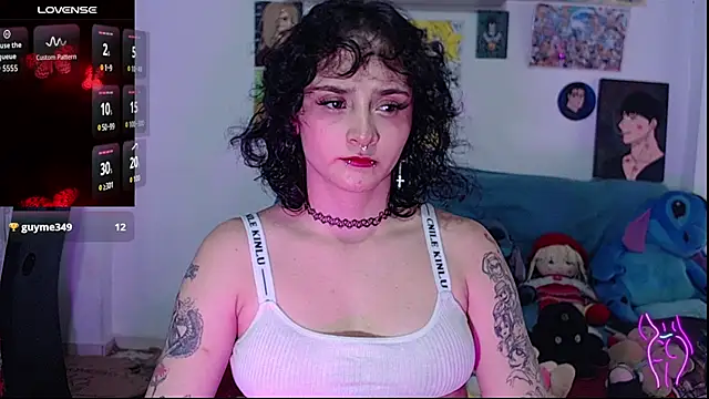 Snapshot of kitty22_ chatting on November 8, 7:23 pm kitty22 online show from November 8, 7:23 pm