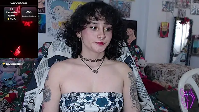 Snapshot of kitty22_ chatting on December 17, 2:34 pm kitty22 online show from December 17, 2:34 pm