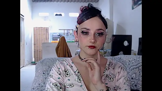 kitty22  online show from April 18, 5:17 pm