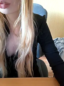 Snapshot of Elza_kom chatting on October 23, 4:34 am Elza kom online show from October 23, 4:34 am