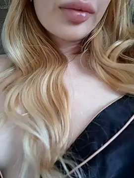 Snapshot of Elza_kom chatting on November 22, 8:13 am Elza kom online show from November 22, 8:13 am