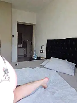 Laurahorney xo online show from March 8, 1:03 pm