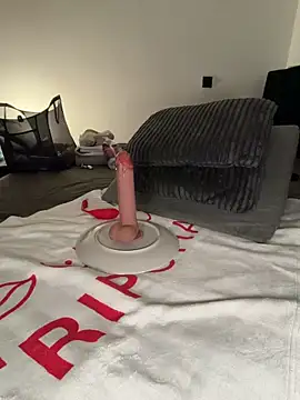 Laurahorney xo online show from October 22, 8:41 pm