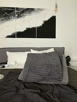 Laurahorney xo online show from March 22, 8:45 pm