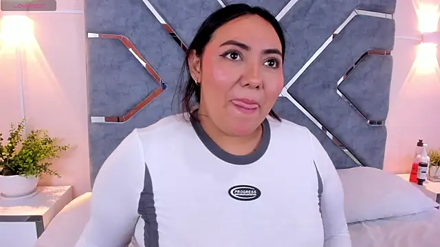 Snapshot of LucciaPorter chatting on December 1, 9:31 pm LucciaPorter online show from December 1, 9:31 pm