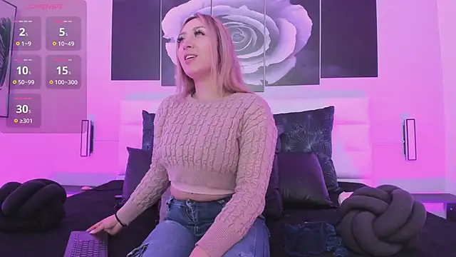 Snapshot of isabella_simons chatting on November 21, 2:32 am isabella simons online show from November 21, 2:32 am