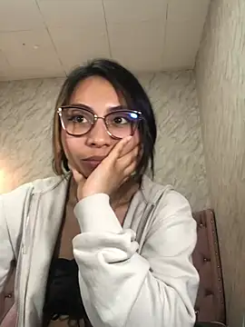 Snapshot of XSmaggiiee chatting on December 18, 8:42 am XSmaggiiee online show from December 18, 8:42 am