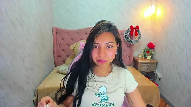 Snapshot of XSmaggiiee chatting on December 29, 2:38 am XSmaggiiee online show from December 29, 2:38 am