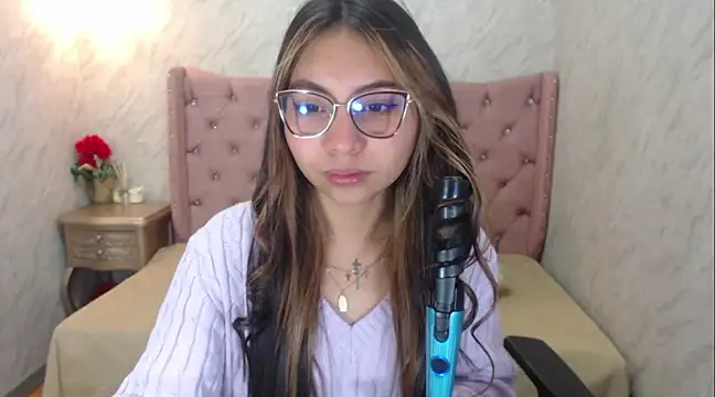 Snapshot of XSmaggiiee chatting on March 10, 5:22 am XSmaggiiee online show from March 10, 5:22 am