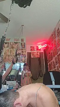 luvs2cumm69 online show from December 13, 9:31 pm