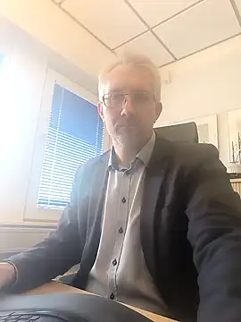 Snapshot of tom-swede chatting on December 5, 1:06 pm tom-swede online show from December 5, 1:06 pm