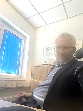 Snapshot of tom-swede chatting on March 18, 4:04 pm tom-swede online show from March 18, 4:04 pm
