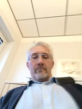 Snapshot of tom-swede chatting on October 27, 3:16 pm tom-swede online show from October 27, 3:16 pm