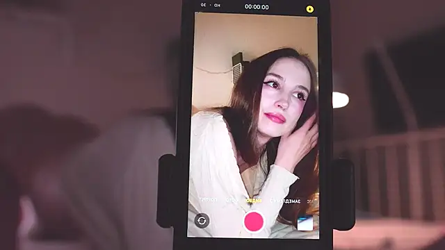 Snapshot of NeonShine chatting on October 2, 5:58 am NeonShine online show from October 2, 5:58 am