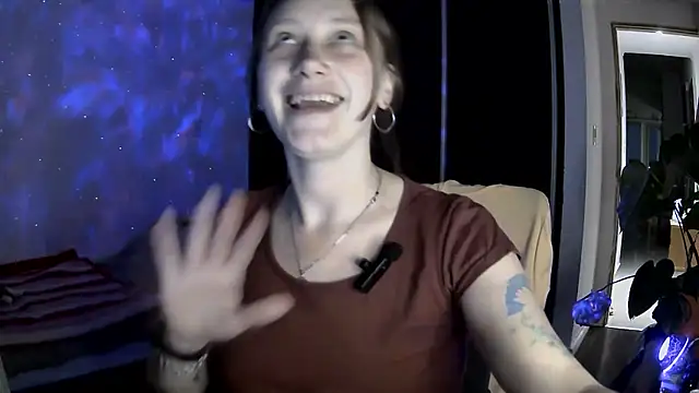 Snapshot of stupid_babybird chatting on October 6, 12:19 am stupid babybird online show from October 6, 12:19 am