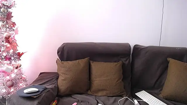 Snapshot of sara_winehouse1 chatting on December 31, 12:46 pm sara winehouse1 online show from December 31, 12:46 pm