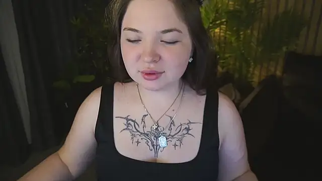 Snapshot of RosieMoons chatting on November 24, 8:19 pm RosieMoons online show from November 24, 8:19 pm