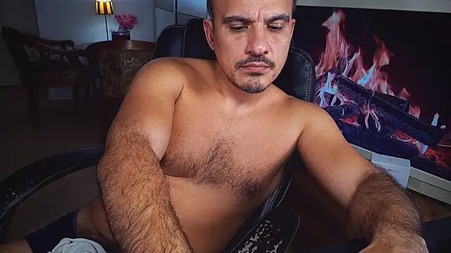 officeman7 online show from December 11, 8:18 pm