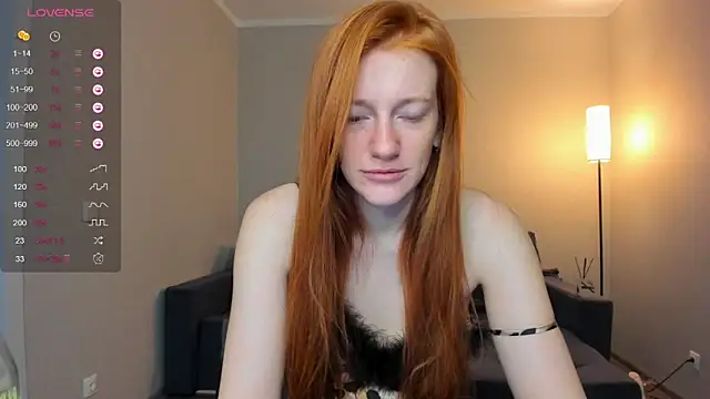 Snapshot of Aliceginger99 chatting on December 7, 3:58 am Aliceginger99 online show from December 7, 3:58 am
