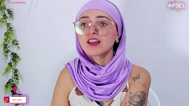 Snapshot of aysel_elid chatting on February 4, 2:53 pm aysel elid online show from February 4, 2:53 pm