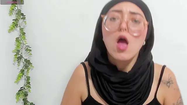 Snapshot of aysel_elid chatting on February 8, 10:40 pm aysel elid online show from February 8, 10:40 pm