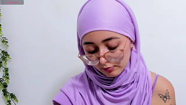 Snapshot of aysel_elid chatting on February 14, 12:41 am aysel elid online show from February 14, 12:41 am