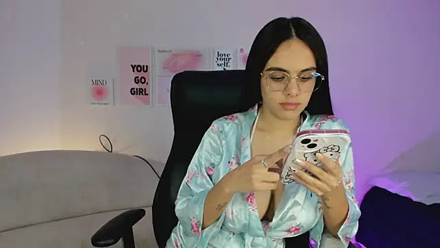 Snapshot of ChloeHarper_ chatting on February 10, 4:14 pm ChloeHarper online show from February 10, 4:14 pm
