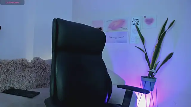 Snapshot of ChloeHarper_ chatting on February 14, 12:36 pm ChloeHarper online show from February 14, 12:36 pm