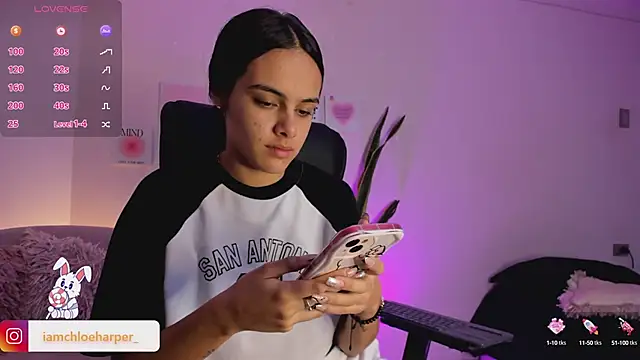 Snapshot of ChloeHarper_ chatting on February 15, 12:54 pm ChloeHarper online show from February 15, 12:54 pm