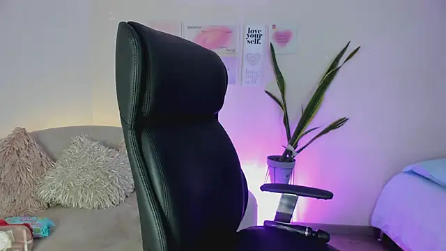 Snapshot of ChloeHarper_ chatting on March 3, 4:14 pm ChloeHarper online show from March 3, 4:14 pm