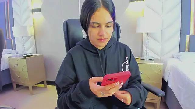 ChloeHarper  online show from January 10, 11:34 am