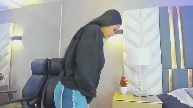 ChloeHarper  online show from March 20, 11:37 am