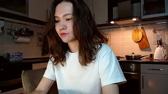 Kelly Yon online show from March 14, 10:16 pm