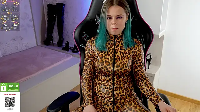 Snapshot of Latex_Kitty chatting on January 14, 11:20 am Latex Kitty online show from January 14, 11:20 am