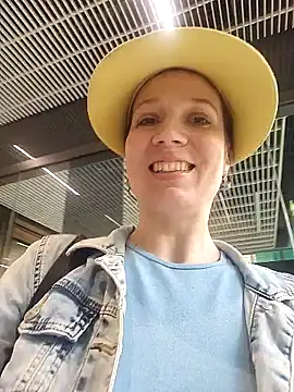 Exhibitionsplit online show from February 17, 1:10 pm