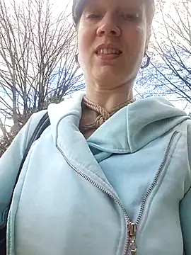 Exhibitionsplit online show from March 9, 1:04 pm