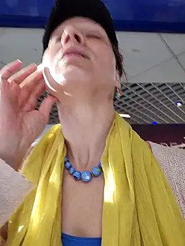 Exhibitionsplit online show from November 27, 1:13 pm