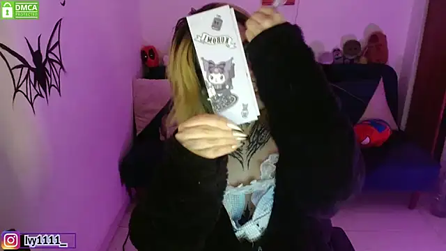 Snapshot of Ivy1111 chatting on November 11, 4:12 am Ivy1111 online show from November 11, 4:12 am